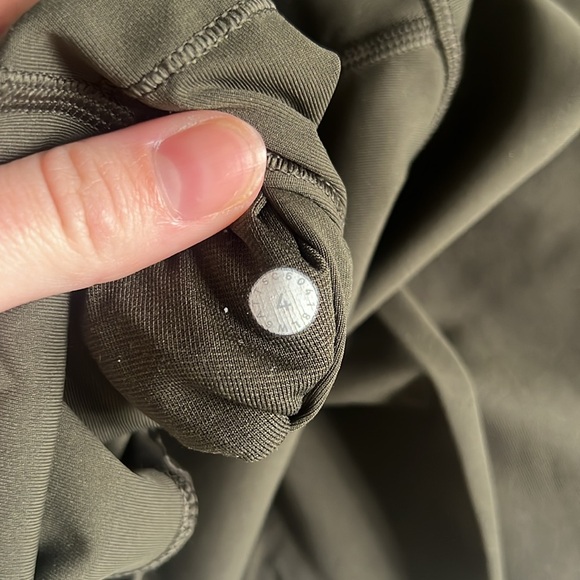 Olive Wunder Under Cropped Leggings - Picture 2 of 2